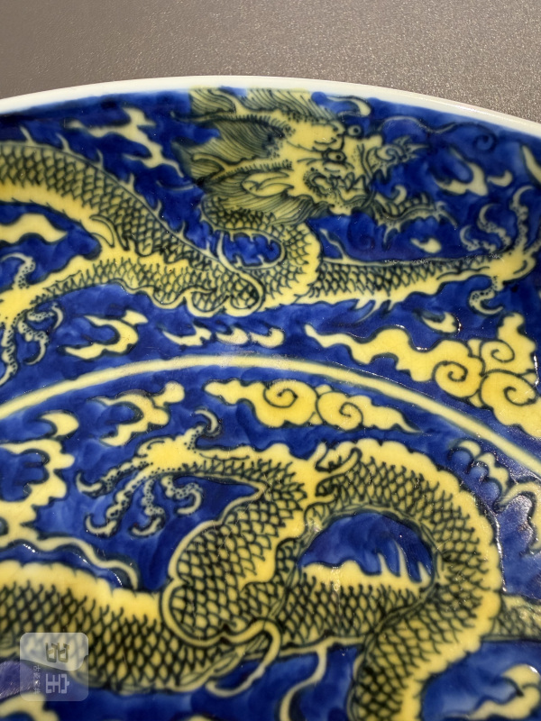 清康熙 青花地黄彩云龙纹盘 - 图6
